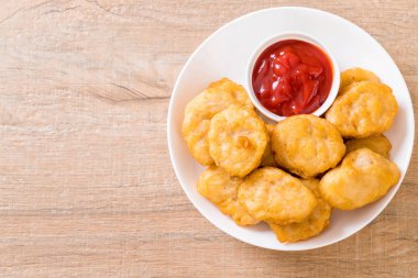 Soslu tavuk nugget, sağlıksız yemek.