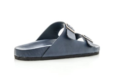 Erkekler beyaz arka plan üzerinde izole sandalet deri