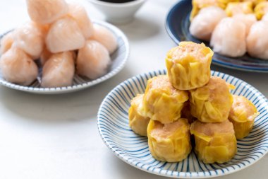 Çin karides pişmiş hamur tatlısı - Asya gıda tarzı