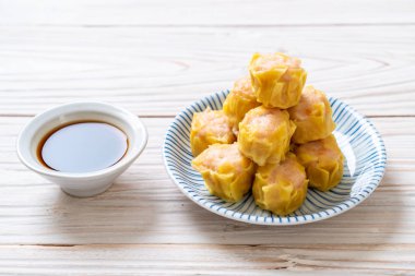 Çin karides pişmiş hamur tatlısı - Asya gıda tarzı