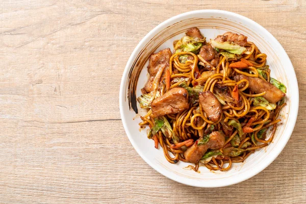 tavada kızartılmış yakisoba noodle pork - Asya gıda tarzı ile