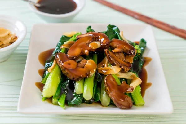 Sarımsaklı istiridye soslu kızarmış Hong Kong Kale heyecan