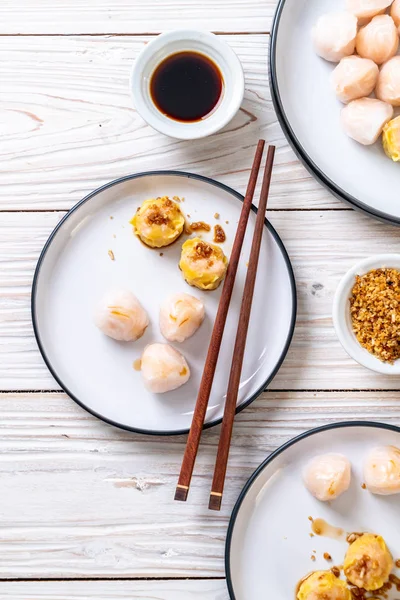 Çin karides pişmiş hamur tatlısı - Asya gıda tarzı