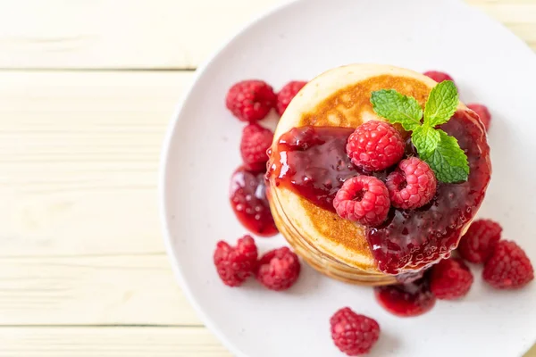 Taze ahududu ve frambuaz sos ile gözleme