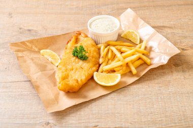 Balık ve patates kızartması. Sağlıksız yiyecekler.