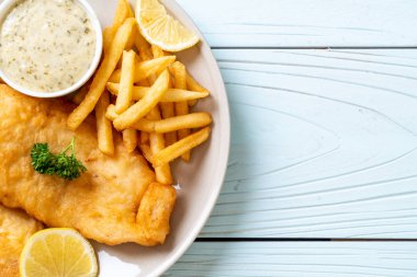 Balık ve patates kızartması. Sağlıksız yiyecekler.