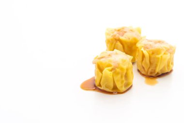 Karides Çince buğulanmış beyaz arka plan üzerinde izole hamur tatlısı