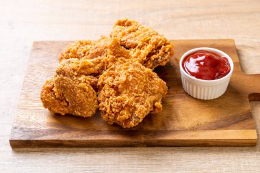 Kızarmış tavuk yemeği - abur cubur ve sağlıksız yemek