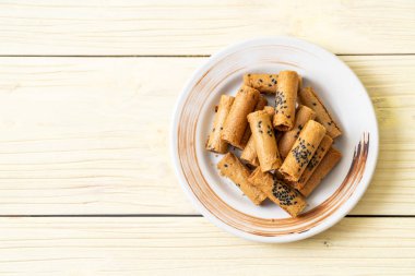 Taylandlı çıtır Hindistan cevizi roll - Tay tatlı snack