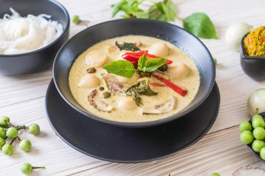 Balık top - Tay gıda ile yeşil köri