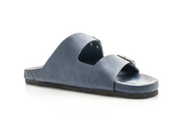 Erkekler beyaz arka plan üzerinde izole sandalet deri