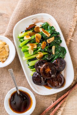 Sarımsaklı istiridye soslu kızarmış Hong Kong Kale heyecan