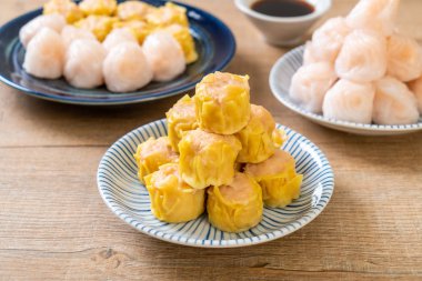 Çin karides pişmiş hamur tatlısı - Asya gıda tarzı