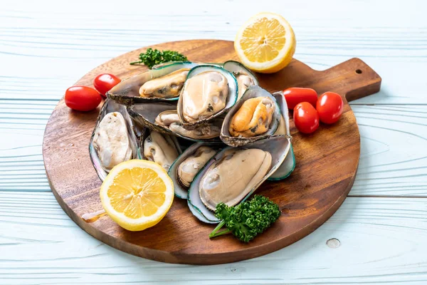 Fresh Mussel Wood Board Ingredients — Stock Photo, Image