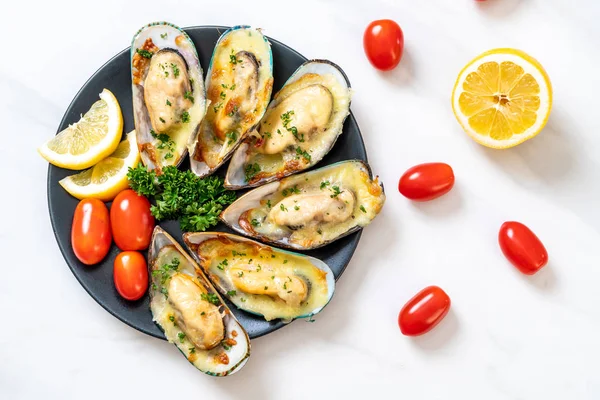 Fresh Mussel Baked Cheese — Stock Photo, Image