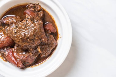 herb - Phuket Tayland geleneksel gıda tarzı ile domuz eti güveç