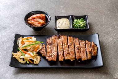 sebze - Asya tarzı ile dilimlenmiş domuz biftek ızgara