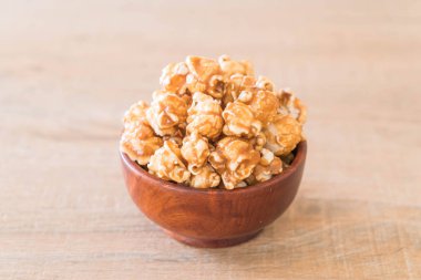 Patlamış Mısır ile karamel kase