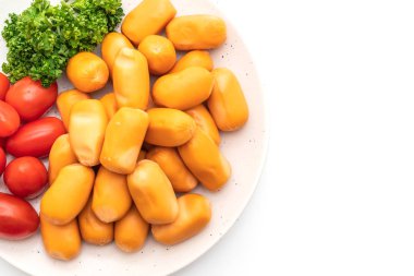 domuz eti kokteyl sosisi beyaz arka plan üzerinde izole