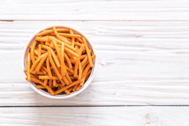 bir kapta tuz sopa bisküvi