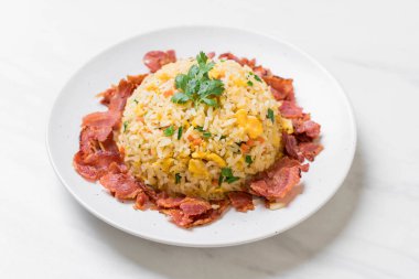 gevrek domuz pastırması ile kızarmış pilav