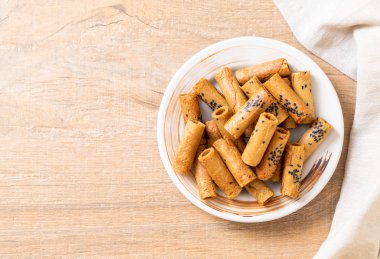 Taylandlı çıtır Hindistan cevizi roll - Tay tatlı snack