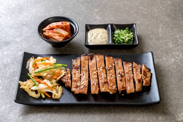 sebze - Asya tarzı ile dilimlenmiş domuz biftek ızgara