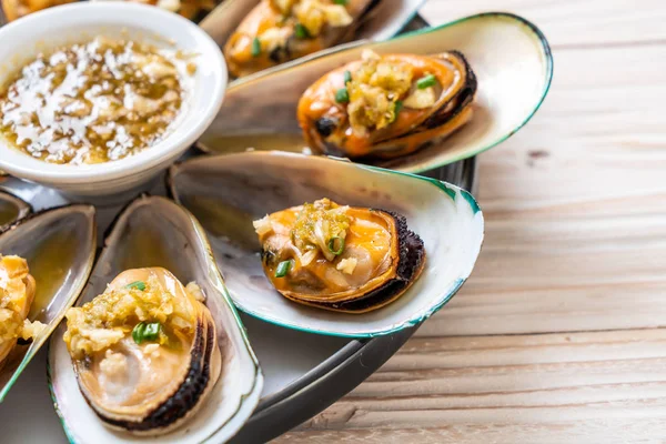 deniz ürünleri midye baharatlı deniz ürünleri sos ile