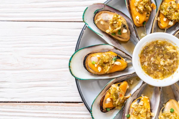 deniz ürünleri midye baharatlı deniz ürünleri sos ile