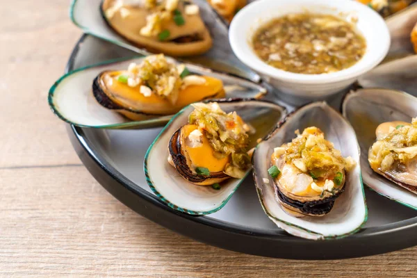 deniz ürünleri midye baharatlı deniz ürünleri sos ile