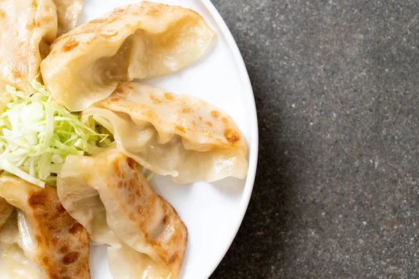 Japon gyoza 'sı ya da soya soslu hamur tatlısı.