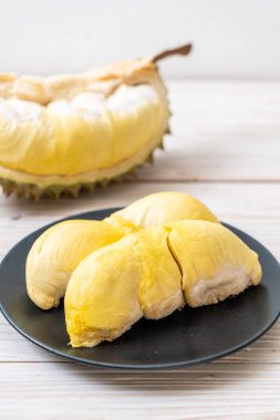 Ahşap zemin üzerinde taze Durian meyvesi