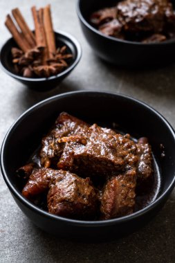 herb - Phuket Tayland geleneksel gıda tarzı ile domuz eti güveç