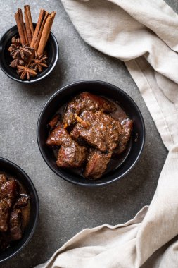 herb - Phuket Tayland geleneksel gıda tarzı ile domuz eti güveç