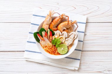 Baharatlı karides çorbası (Tom Yum Goong) - Tay geleneksel gıda