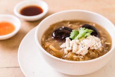 Yengeç kase kırmızı et suyu çorbası kızarmış balık Maw