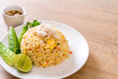 Sebzeli kızarmış pirinç.