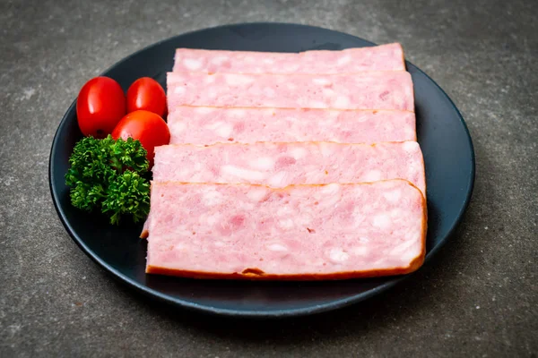 dilimlenmiş taze çiğ pastırma Barbekü