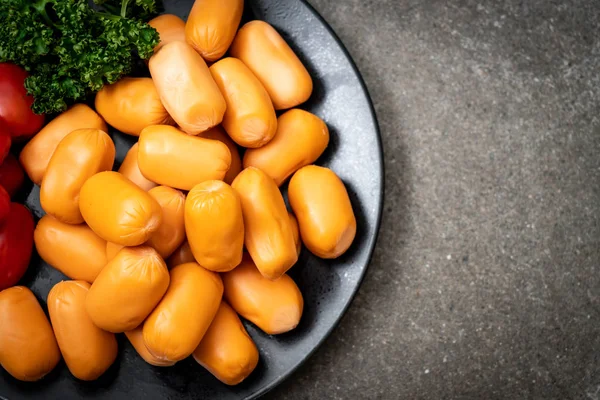 domuz eti kokteyl sosisi plaka üzerinde