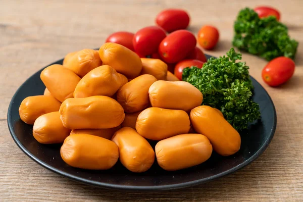 domuz eti kokteyl sosisi plaka üzerinde