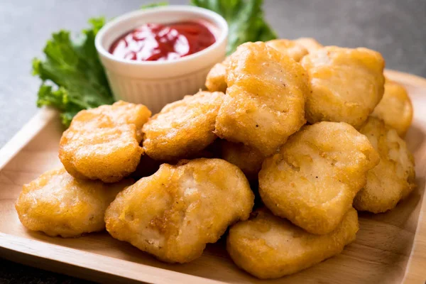 Soslu tavuk nugget, sağlıksız yemek.