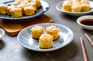 Karides Çince buğulanmış Dumpling sos ile