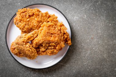 Kızarmış tavuk yemeği - abur cubur ve sağlıksız yemek