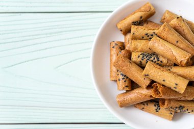 Taylandlı çıtır Hindistan cevizi roll - Tay tatlı snack