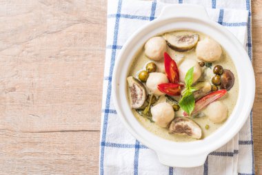 Balık top - Tay gıda ile yeşil köri