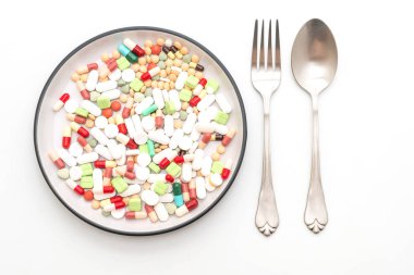 hap, ilaç, eczane, ilaç veya tıbbi beyaz arka plan üzerinde izole plaka üzerinde