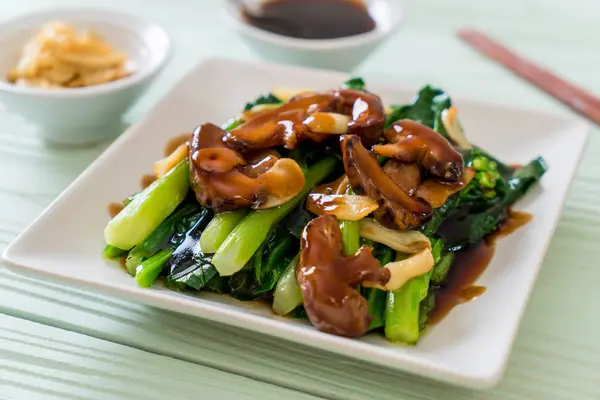 Sarımsaklı istiridye soslu kızarmış Hong Kong Kale heyecan