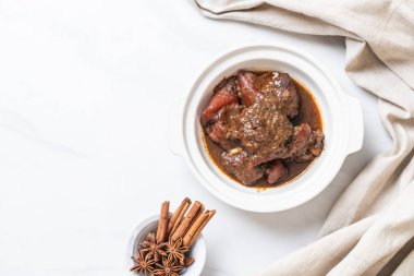 herb - Phuket Tayland geleneksel gıda tarzı ile domuz eti güveç