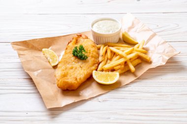 Balık ve patates kızartması. Sağlıksız yiyecekler.