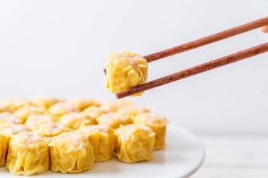 Karides Çince buğulanmış Dumpling sos ile